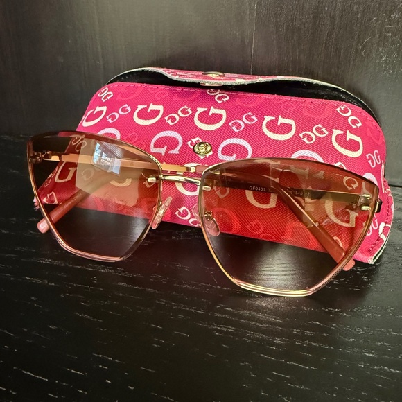 Guess Los Angeles Fuchsia and Gold Cateye Shape Sunglasses with Case Included - Picture 1 of 6